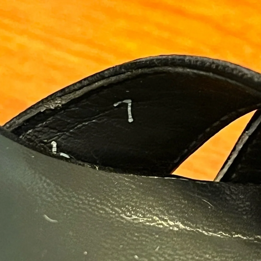Stuart Weitzman Heels EUC Black Size 7 Peep Toe with Tiny Bow Chic Classic Elega